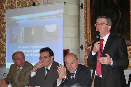 Allocution de M. Bonneau, président de la Région Centre et président de la Mission Val de Loire en présence de M. Bérard, préfet de la région Centre coordonnateur du Plan Loire Grandeur Nature.
