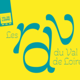 Texte en bleu sur fond jaune qui dit "Les RDV du Val de Loire #14"